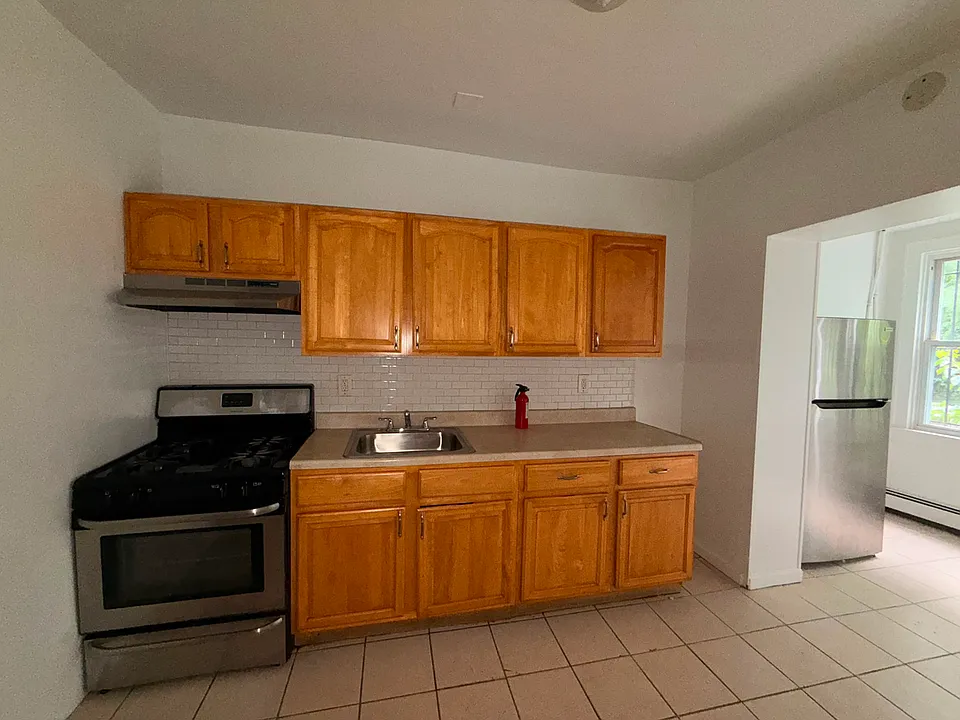 31 Van Nostrand Ave #1E