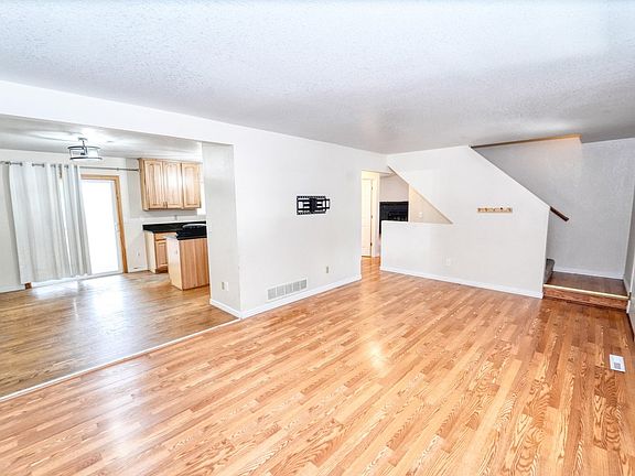 3rd image of 386 Sunmountain Dr