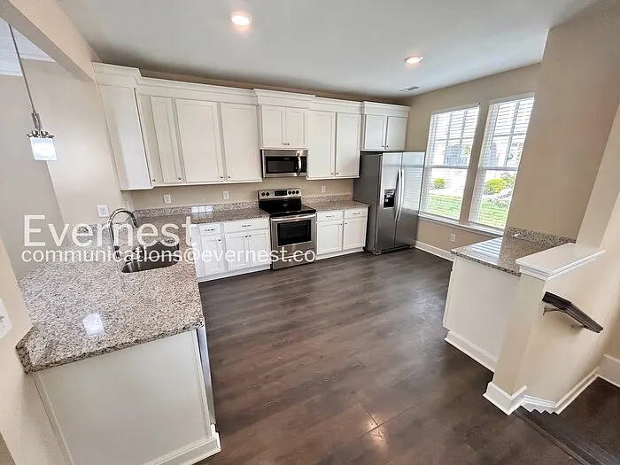 351 Kara Ln — Photo 4