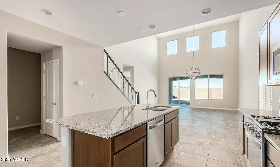 4 bed, 3.0 bath, 2700 sqft, $2,695 — Photo 3