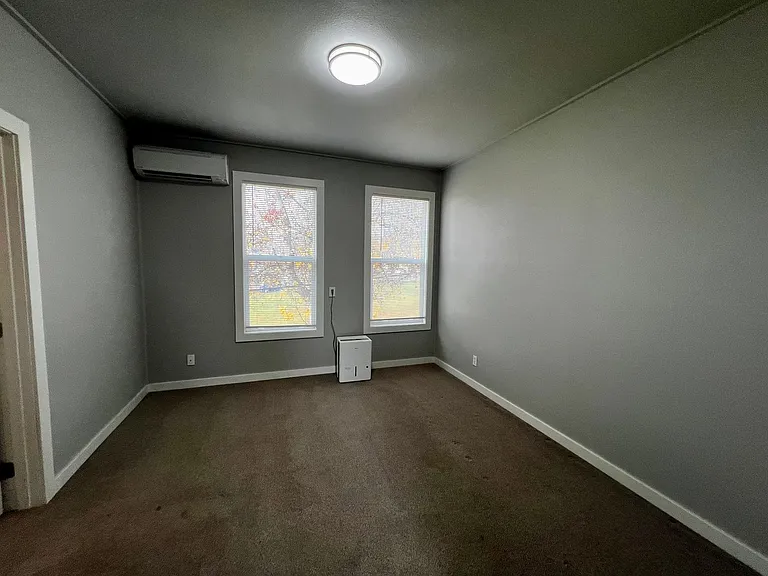 401 NW Bailey Ave #200 — Photo 16