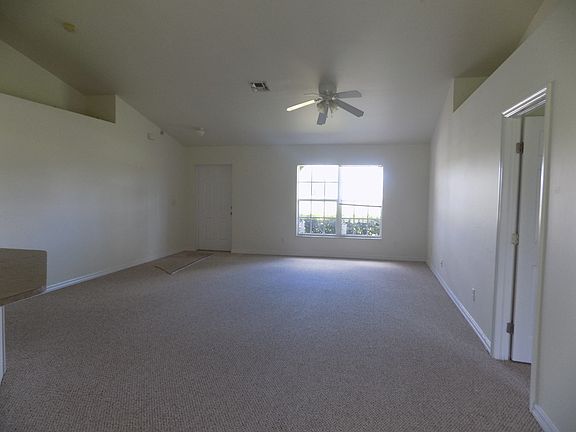 4th image of 326 NE 27th Ter