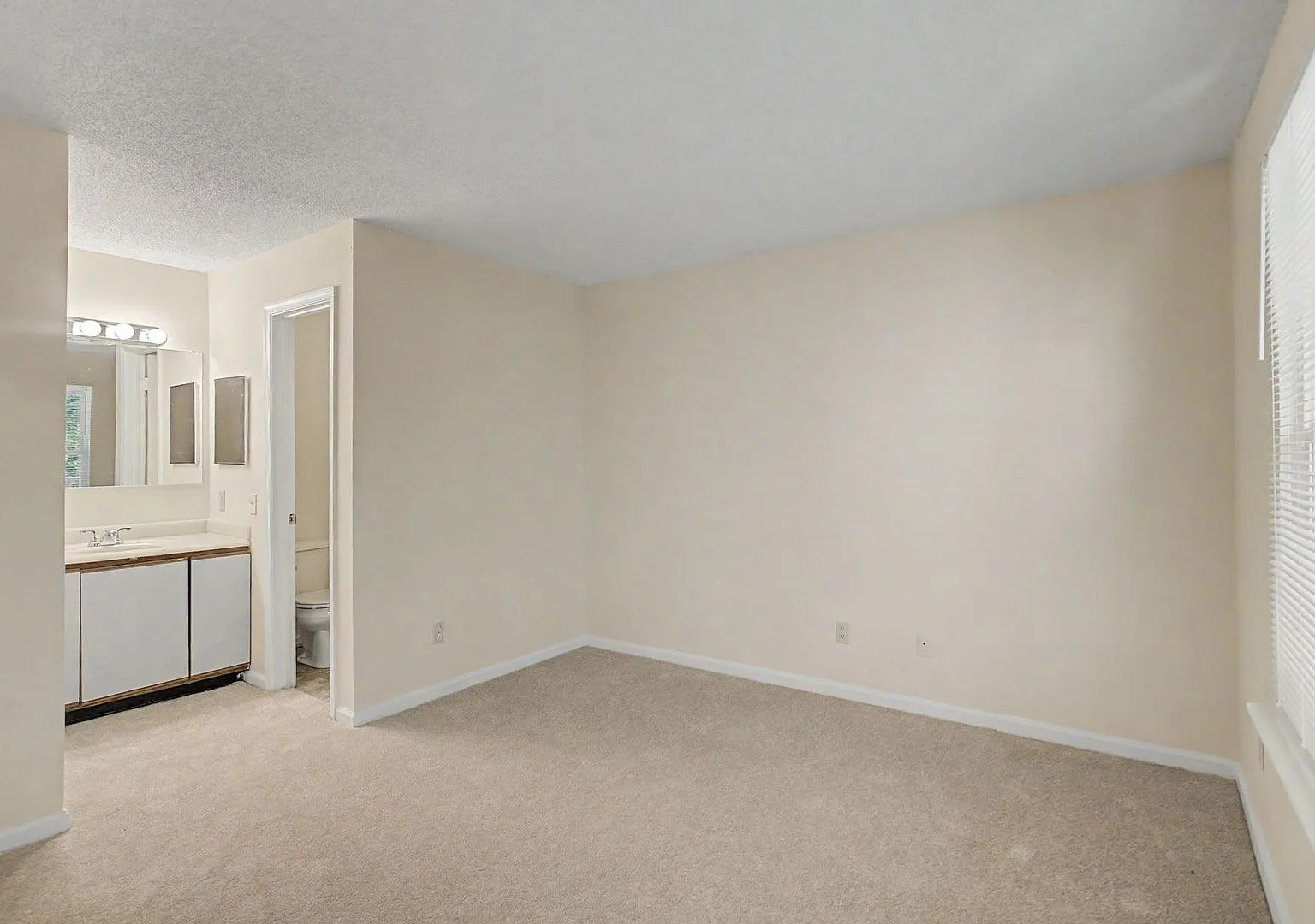 540 Pineland Circle Newport News VA 23608 — Photo 4