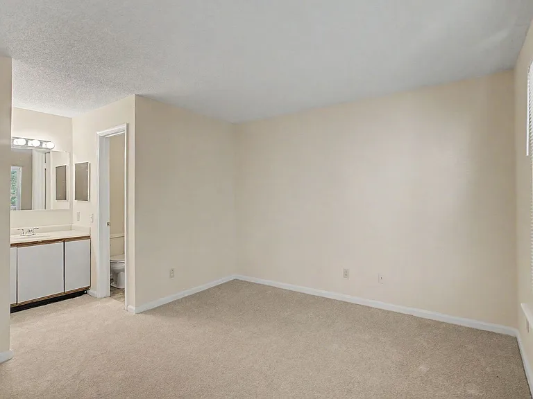 540 Pineland Cir #201 — Photo 4