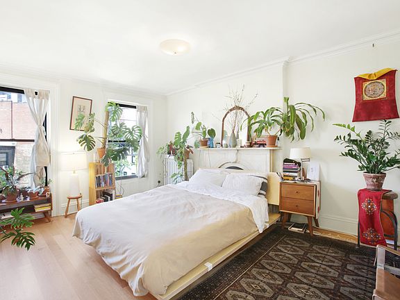 3rd image of 624 Carlton Ave #2