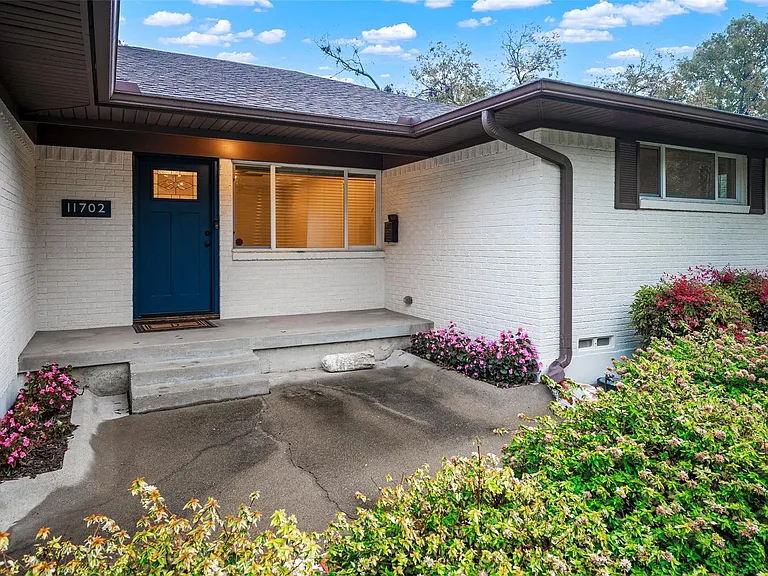 11702 Lochwood Blvd — Photo 2