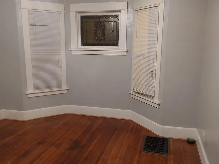 1073 Dewey Ave — Photo 3
