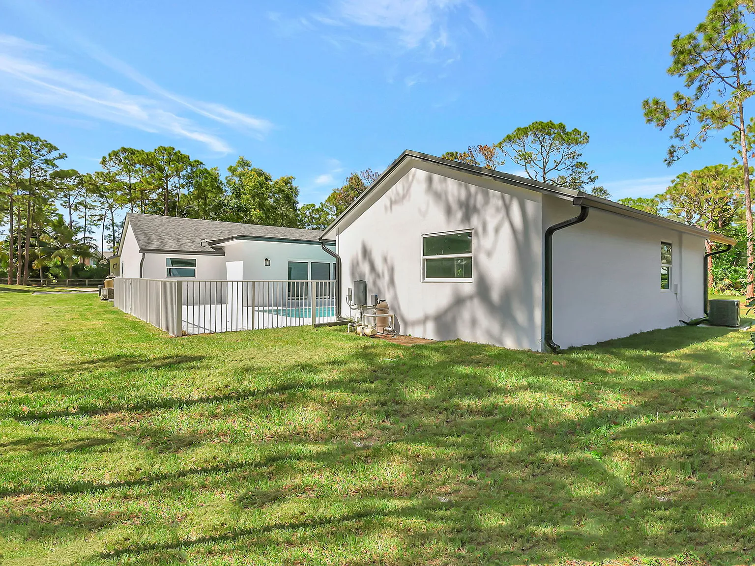 4 bed, 2300 sqft, $7,000 — Photo 2