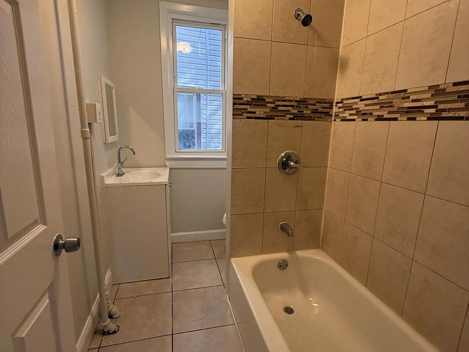 3 bed, $1,995 — Photo 4