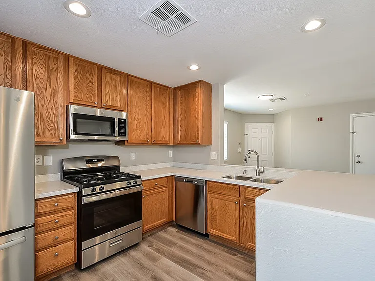 3010 Sunrise Bay Ave — Photo 6