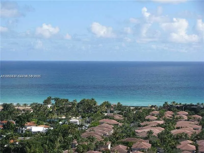 Turnberry Towers Condo — Photo 2