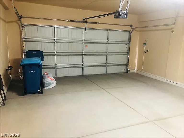 5827 Corbin Ave — Photo 15