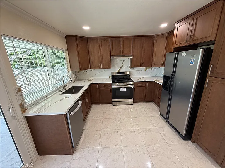 11510 Bertha St — Photo 37