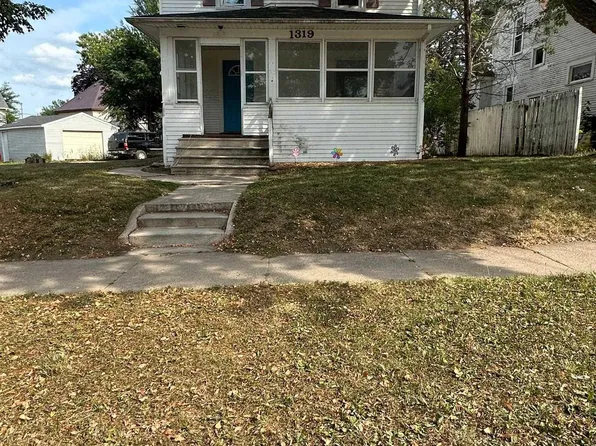 1319 W 5th St, Waterloo, IA 50702