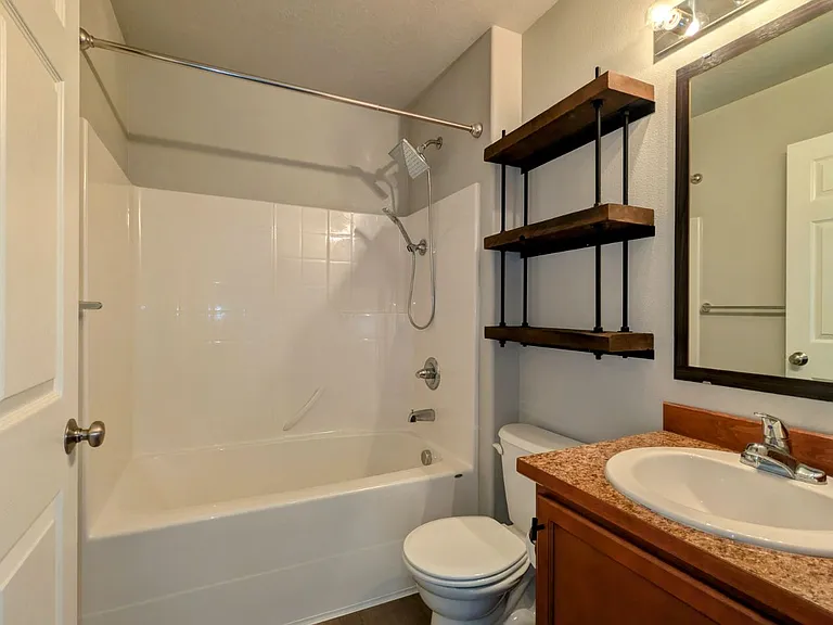 4610 Seville Dr — Photo 24