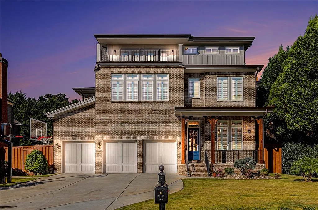 8 bed, 7.0 bath, 6700 sqft, $11,500 — Photo 2