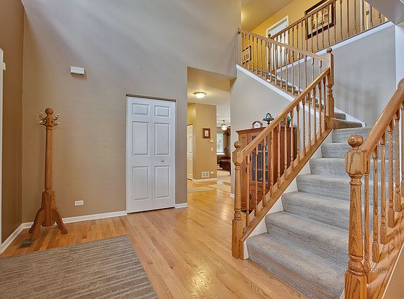 3rd image of 95 E Benton Ct
