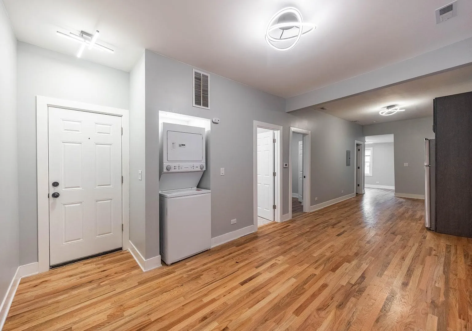 Modern 2 Bed Condo in Chicago | 1 Bath | Available Aug 31 | $2595/mo — Photo 1