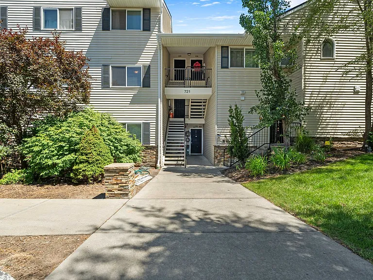 721-723 E Linden Ave — Photo 19