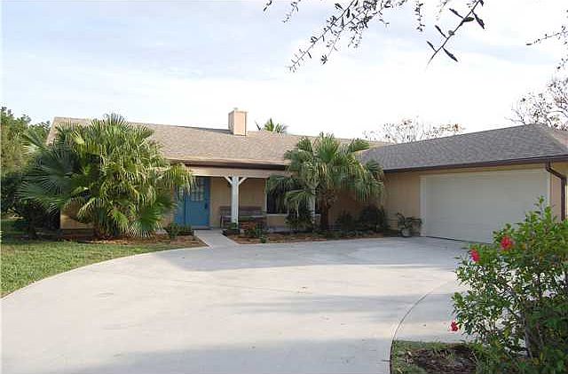 1st image of 426 NE Ficus Ter