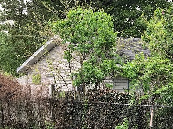 3rd image of 59239 Blackstone Ave