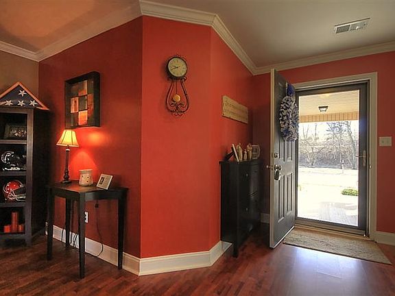 2nd image of 249 Oxford Cir