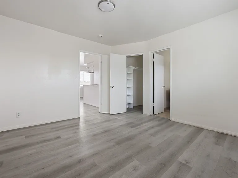 3877 Menlo Ave #7 — Photo 11