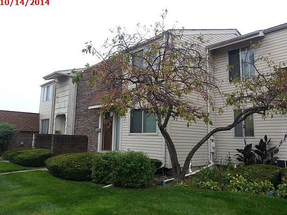4th image of 1 Hampton Towne St #1