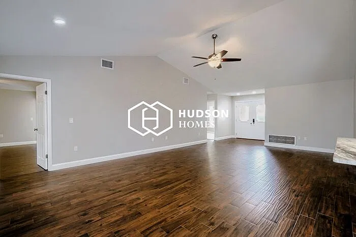 3 bed, 2.0 bath, 1841 sqft, $2,285 — Photo 4