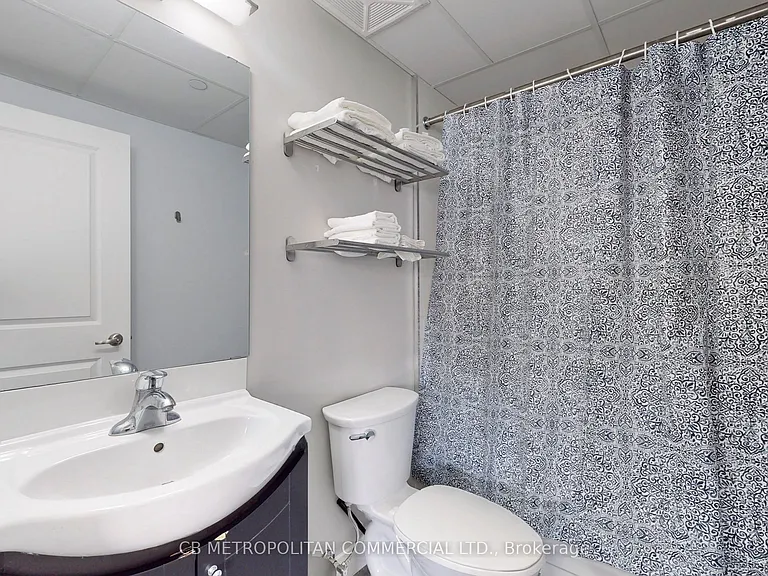 335 College St #204 — Photo 13