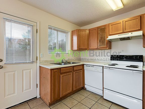 4th image of 325 Geraldine Loop SE APT A