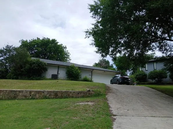 2121 Rock Creek Dr, Grand Prairie, TX 75050