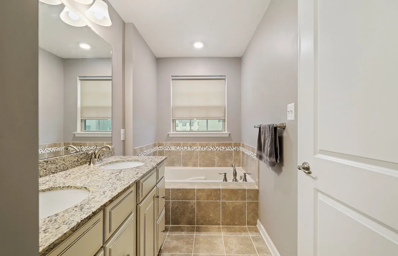 3 bed, 2.5 bath, 2320 sqft, $3,000 — Photo 4