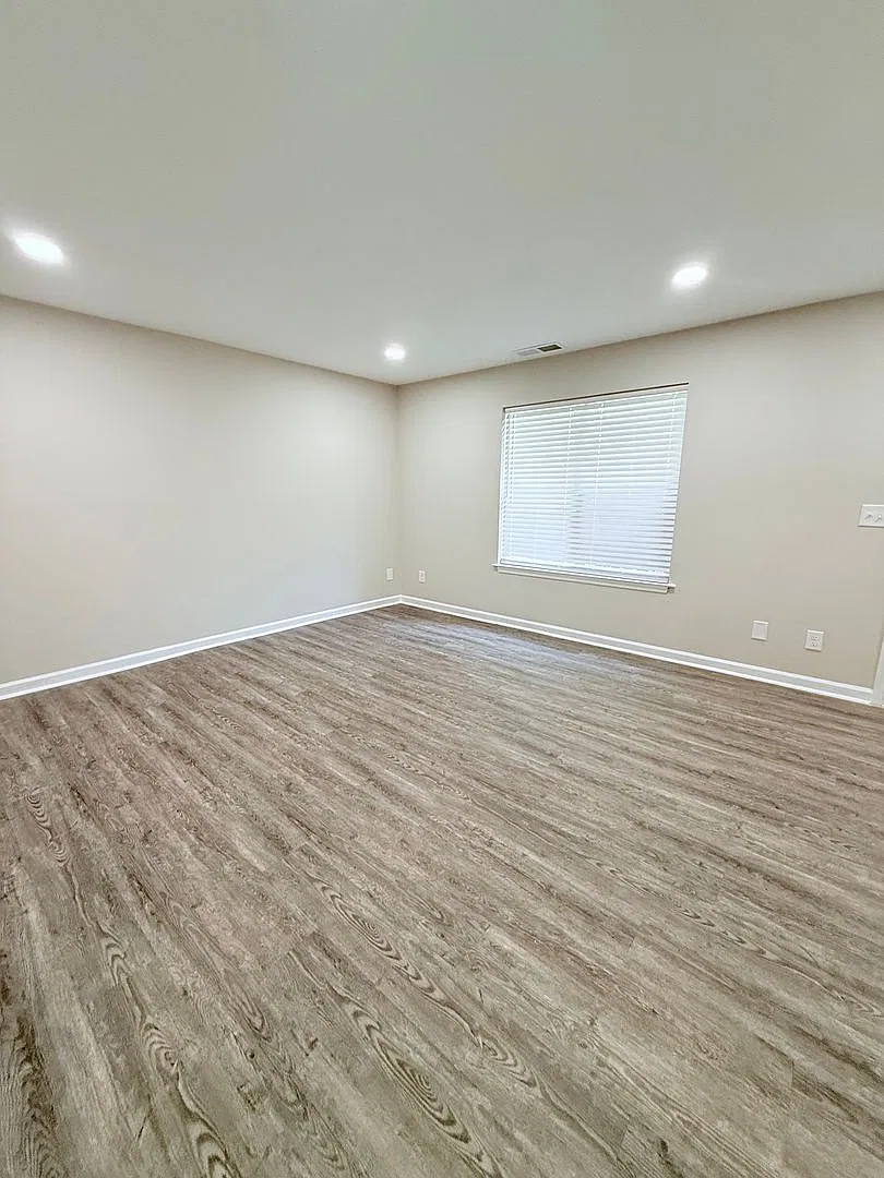 Updated 2 bedroom townhome with private back patio — Photo 2