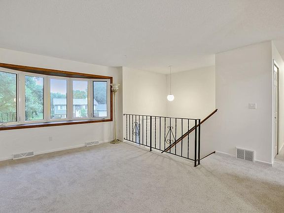5th image of 873 96th Ln NE