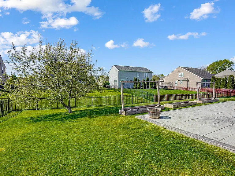 1442 Observatory Dr — Photo 41