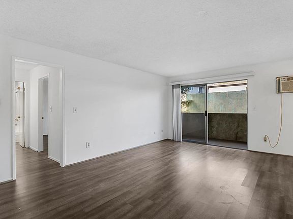 2nd image of 3720 Clarington Ave #103