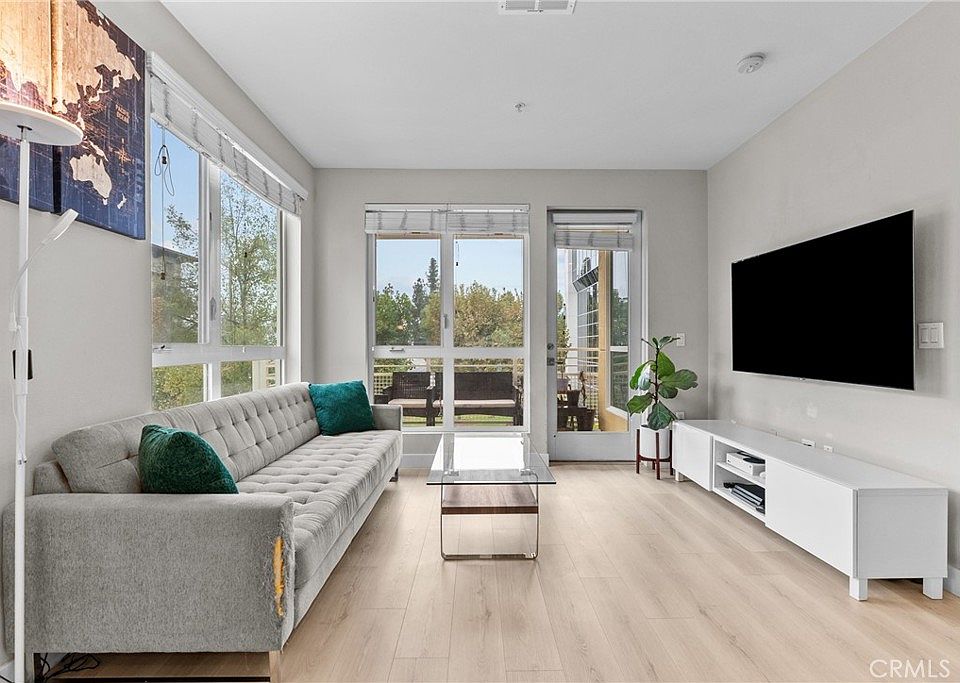 1st image of 21301 Erwin St Unit 341