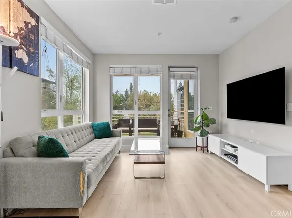 21301 Erwin St Unit 341, Woodland Hills, CA 91367