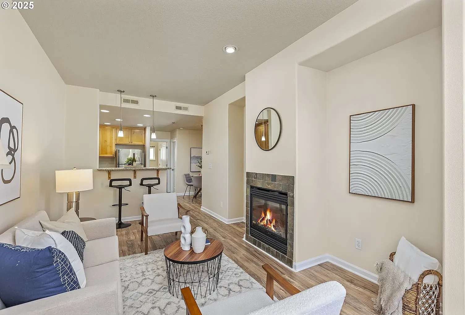 3 bed, 1336 sqft, $2,395 — Photo 2