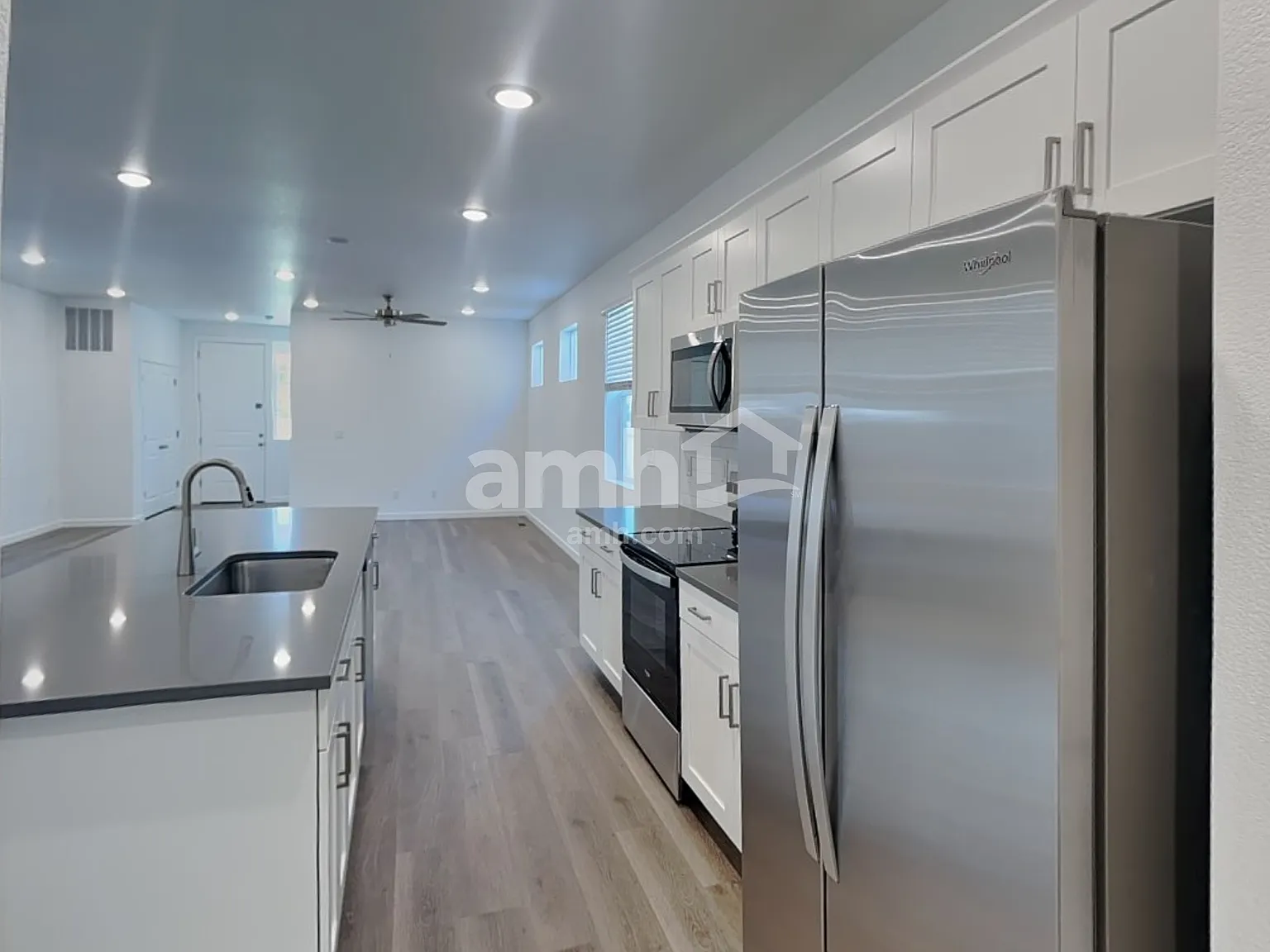 5 bed, 3.5 bath, 2837 sqft, $3,530 — Photo 4