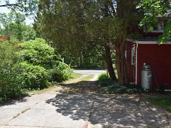 4th image of 825 Oak Ave