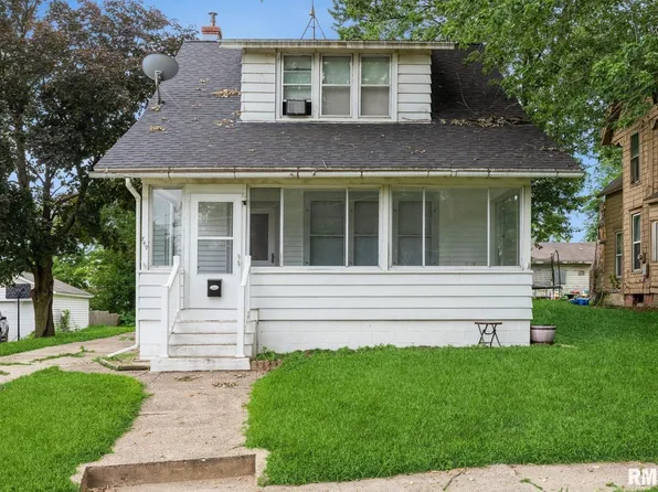 749 15th Ave S, Clinton, IA 52732