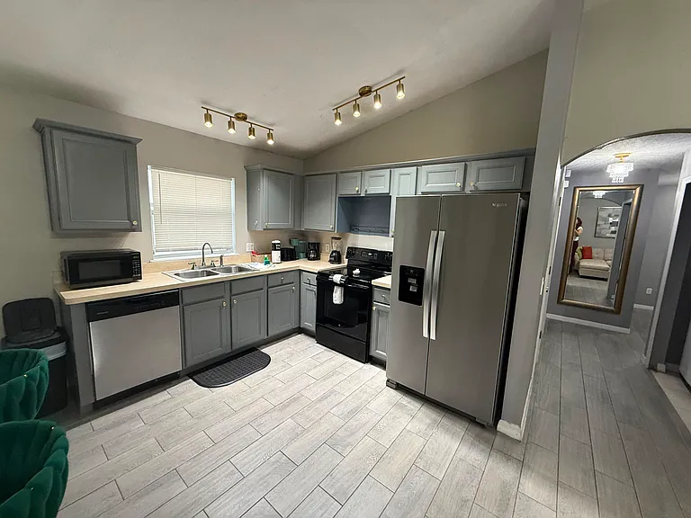 1875 Royal Ridge Dr — Photo 13