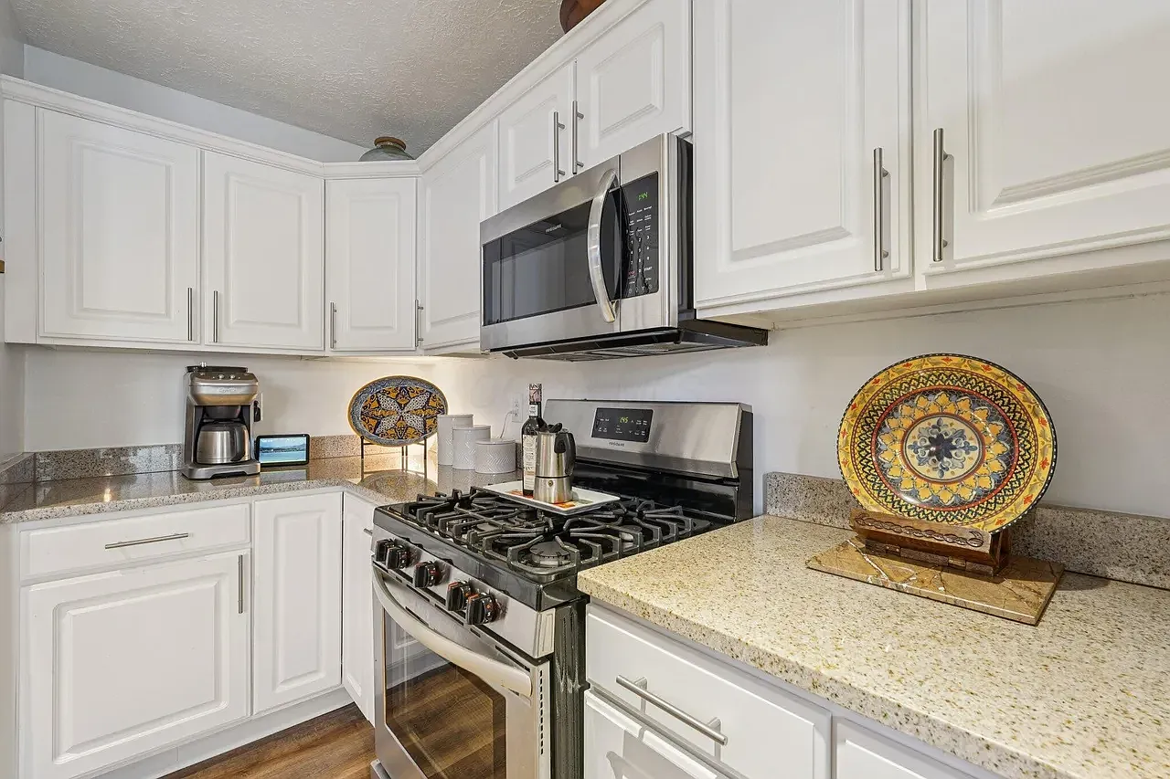 2 bed, 2.5 bath, 1433 sqft, $1,999 — Photo 3