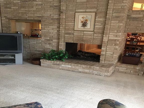 5th image of 115 Crestwood Dr