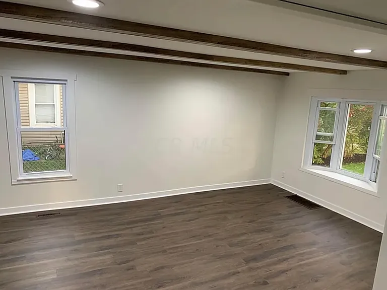 717 E Vine St — Photo 21