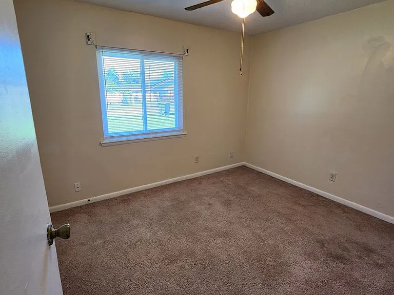 802 Margret Ln — Photo 14