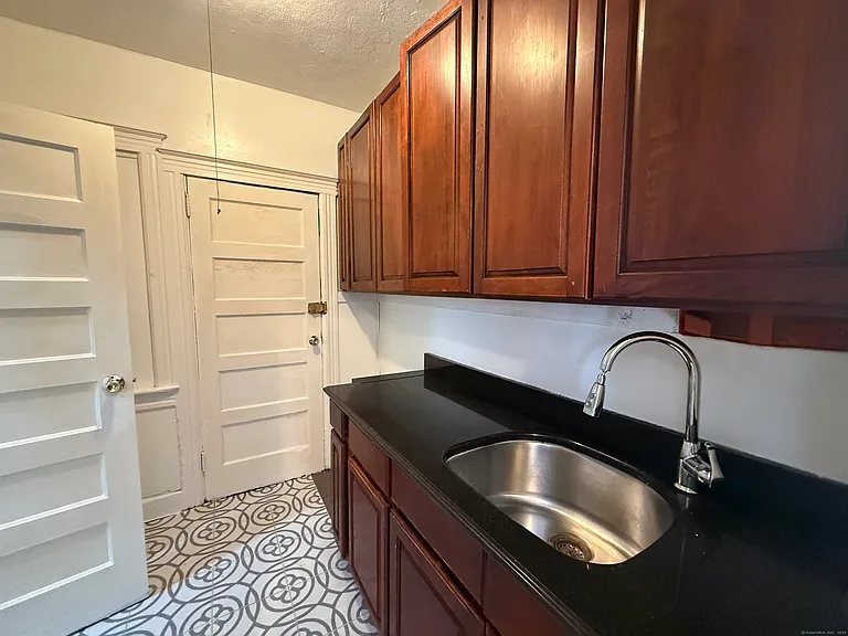 184 Fairview St #1 — Photo 5