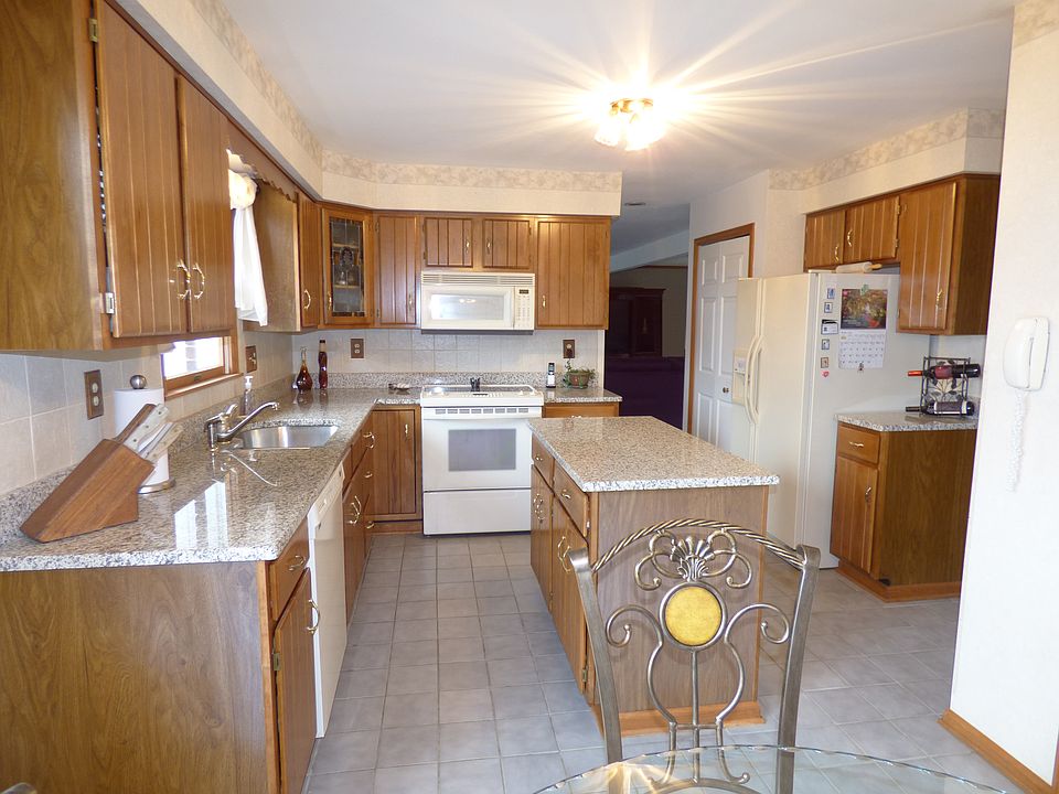 1st image of 285 Lynn Ann Dr
